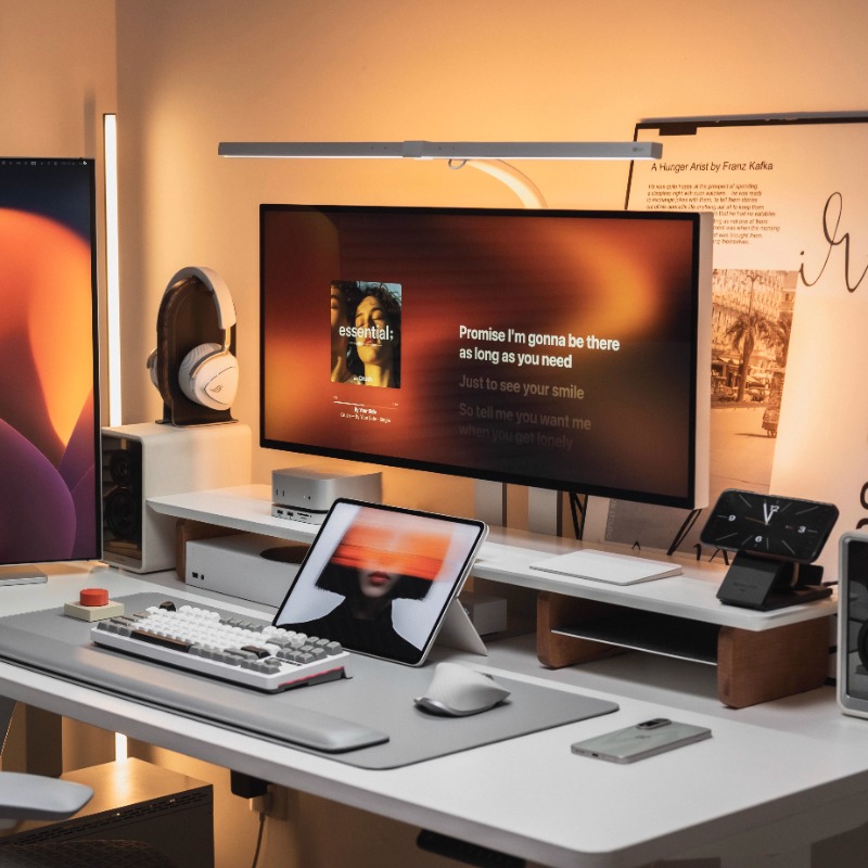 Nowoczesny podnośnik monitora  – Desk Setup Monitor And Laptop recenzja i cena